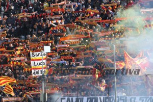 La spettacolare "sciarpata" in Curva Sud