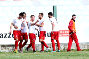 L'esultanza per la rete di Bortoli che sblocca il match