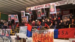 La coreografia dei tifosi dell'Effe Volley