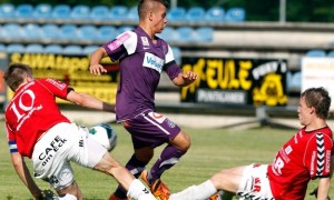 Srdjan Spiridonovic in azione con la maglia viola dell'Austria Vienna