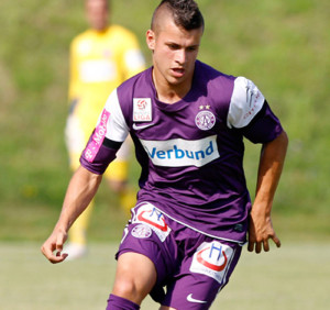 Il 21enne Srdjan Spiridonovic in azione con la divisa dell'Austria Vienna