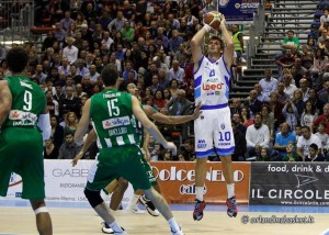 Sandro Nicevic in azione nel match d'andata contro Avellino