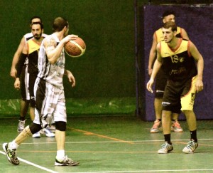 Il play di Adrano Sortino in palleggio (foto Adrano)