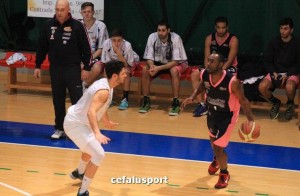 L'americano Darby in palleggio (foto Cefalusport)