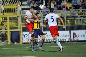 Una fase della gara del "Menti" tra Juve Stabia e Messina