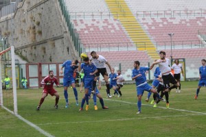 Un tentativo del Messina su calcio piazzato