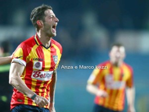 Salvi celebra la rete del vantaggio siglata sul campo della Paganese