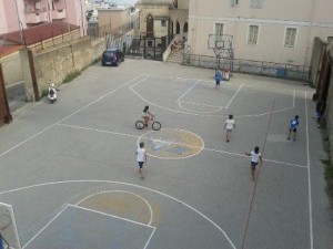 Vista dall'alto del campo di basket