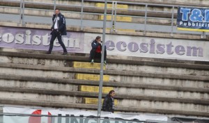 Corona assiste alla gara dagli spalti