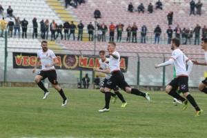 La gioia di Ciciretti dopo il momentaneo 1-0. Il fantasista romano salterà la trasferta di Foggia per squalifica
