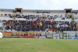 La curva sud del San Filippo (foto Isolino)