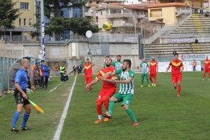 Nigro ostacolato da un avversario
