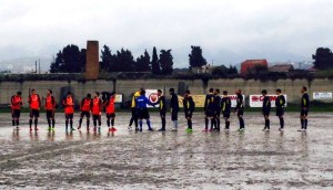 San Giovannese - Contesse 3-3. Le due squadre schierate a centrocampo
