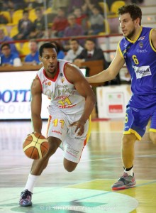 Il top scorer Jevohn Shepherd