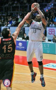 Garri in difesa su Raymond