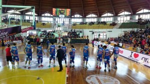 Le due squadre prima del via