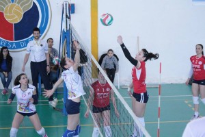 Effe Volley - Pedara 3-0. Si lotta sotto rete