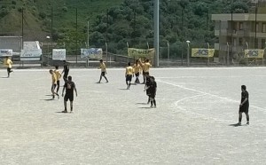 I giocatori del Contesse festeggiano dopo il secondo gol di Irrera