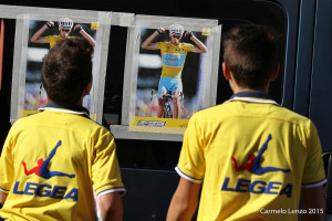 Giovani ciclisti ammaliati dallo "Squalo"