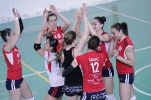 Le ragazze dell'Effe Volley festeggiano