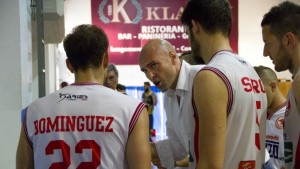 Coach Condello a colloquio con i suoi giocatori