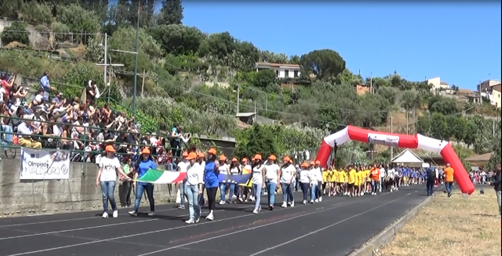 La sfilata dei partecipanti alle Olimpiadi della Val d'Agrò