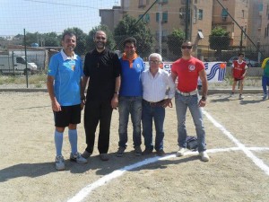 Don Nico Rutigliano (Oratorio S. Luigi Guanella di Fondo Fucile) con staff CSI