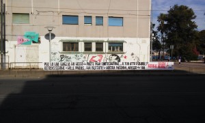 Lo striscione contro Lo Monaco
