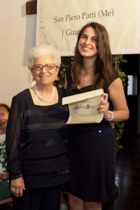 La dott.ssa Settetrombe premia Lucrezia Natoli
