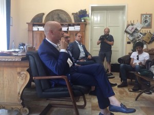 Il presidnete del Basket Barcellona Immacolato Bonina in conferenza