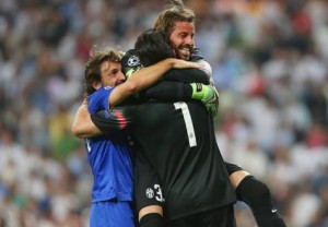 Storari esulta con Pirlo e Buffon