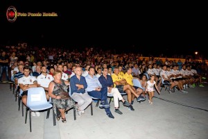 Il folto gruppo di presenti in Piazza delle Ancore
