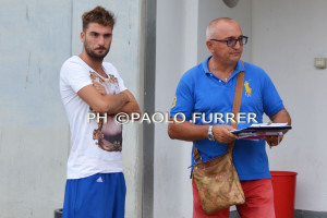 Il team manager Ciccio Alessandro sfodera una cartellina