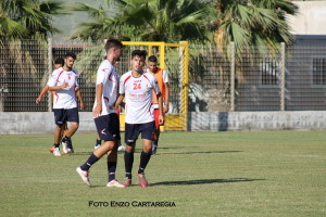 Esultanza del classe '99 Merenda nell'amichevole contro l'SS Milazzo