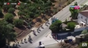 Il momento in cui l'ammiraglia Astana affianca Vincenzo Nibali