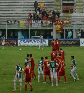 Messina rintanato nella sua area sugli sviluppi di un calcio piazzato per i biancoverdi
