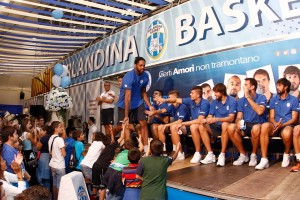 Alex Oriakhi sale sul palco