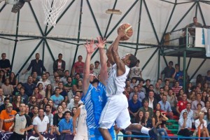 Cavalieri si spende in difesa nel match del PalaCefalù