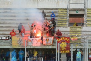 Fanno festa i tifosi giallorossi. In Puglia un punto preziosissimo