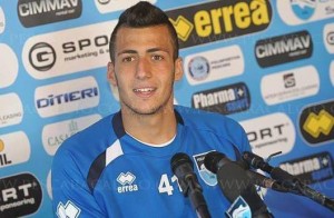 Meno fortunata la parentesi di Pescara, nonostante l'esordio in B contro il Carpi