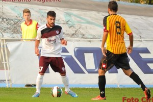Padulano in azione con la maglia dell'Arezzo contro il Bassano