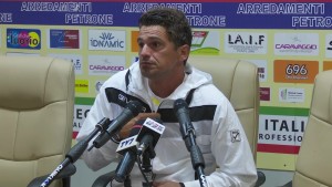 Arturo Di Napoli in conferenza stampa a Benevento