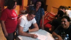 La firma del nuovo giocatore del Milazzo Valdo Koprivica