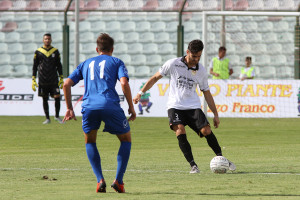 De Vito rinvia il pallone in occasione
