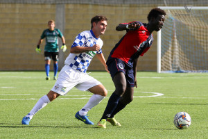 Diop cerca di sfuggire a D'Anna