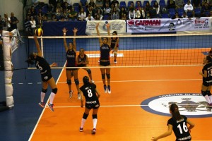 Una fase della gara di Coppa della Saracena Volley