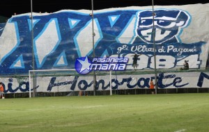 Una splendida coreografia dei sostenitori della Paganese in occasione del match con il Foggia