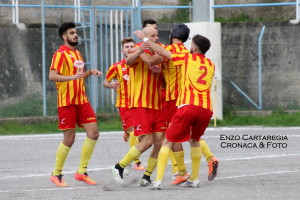 L'Iniziativa esulta per il gol vittoria