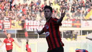 Leonetti celebra una rete realizzata con la maglia del Foggia