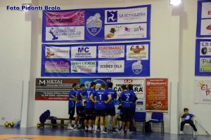 Un time-out dei brolesi nel corso del match con Aversa